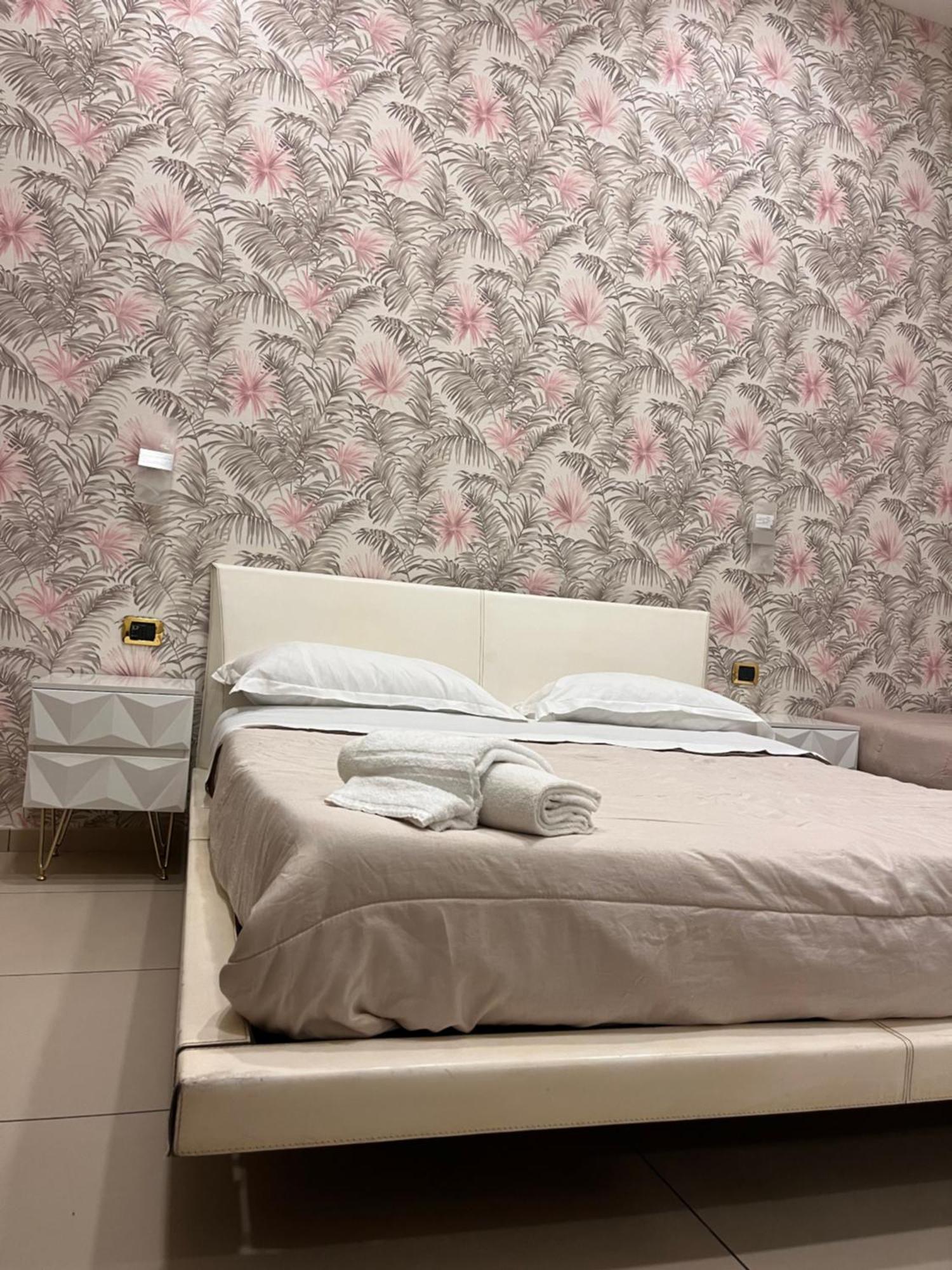 International Hotels Неаполь Экстерьер фото